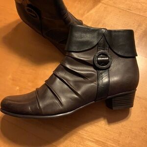 Regarde le Ciel Leather Ankle Booties 42
